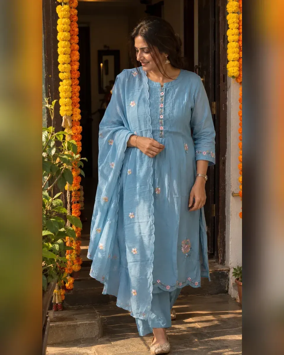 Aasmani Pintuck Kurta Set, photo 4 of 4